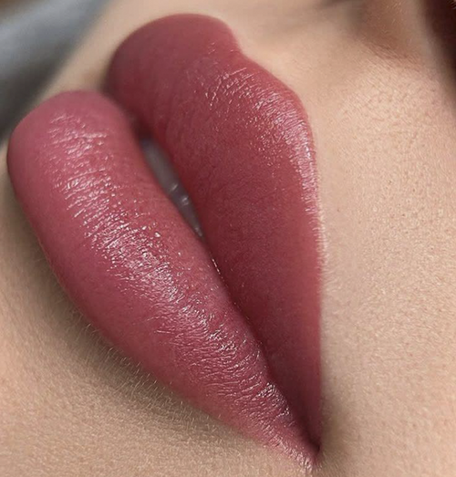 رنگ‌های پرطرفدار برای شیدینگ لب در سال ۲۰۲۴ + توصیه‌های مهم